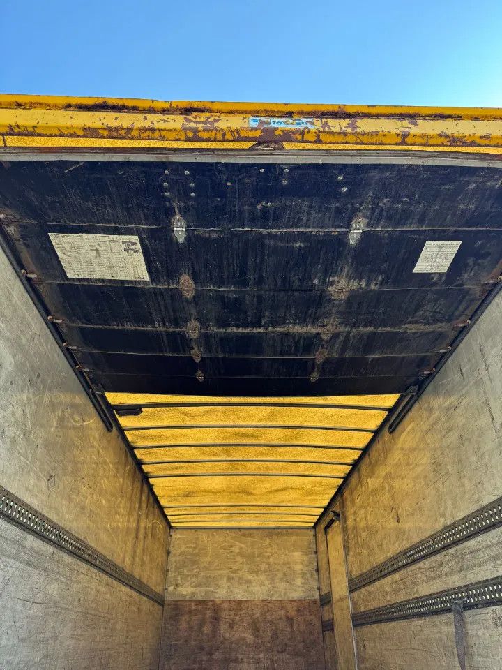 Mercedes-Benz Atego 1218 **FULL STEEL SUSPENSION-MANUAL GEARBOX**