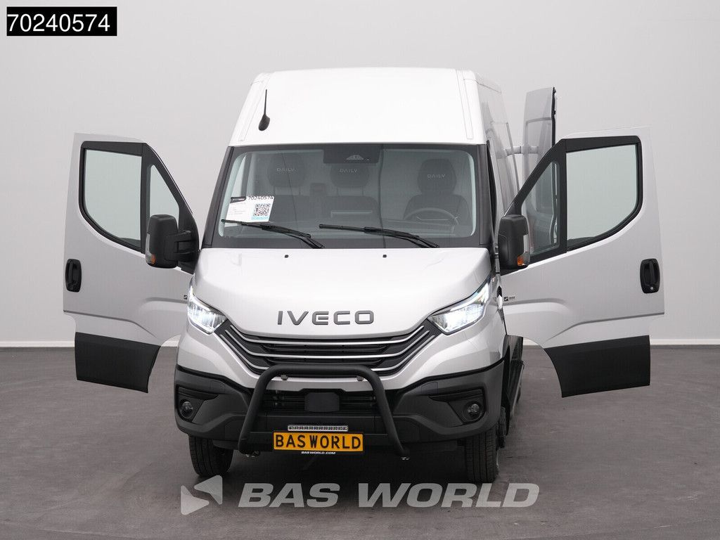 Iveco Daily 35C18 BPM VRIJ! 3.0L Black Edition Automaat 180PK L2H2 Dubbellucht 3,5t Trekgewicht ACC LED Navi Camera Parkeersensoren Euro6 L2 12m3 Klima