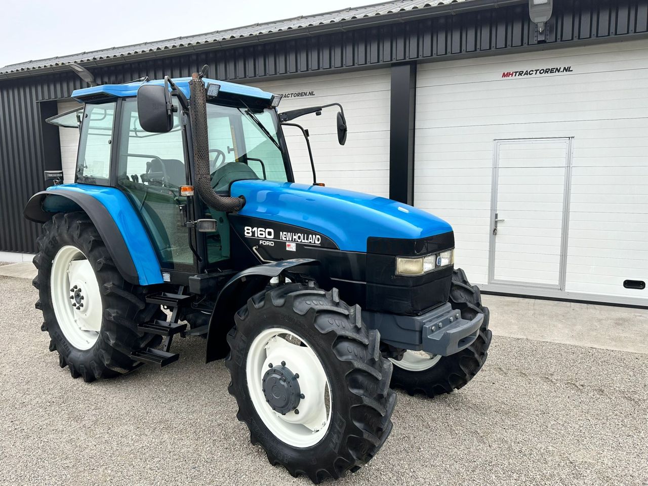 TE KOOP: zeer nette NEW HOLLAND 8160