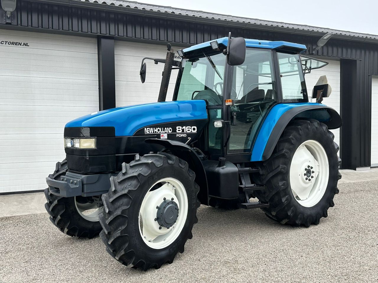 TE KOOP: zeer nette NEW HOLLAND 8160