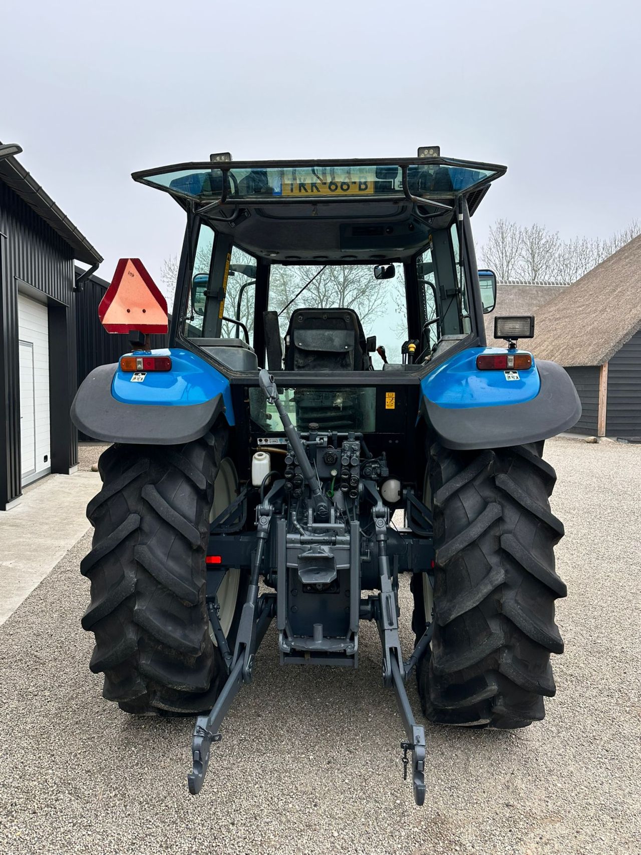 TE KOOP: zeer nette NEW HOLLAND 8160