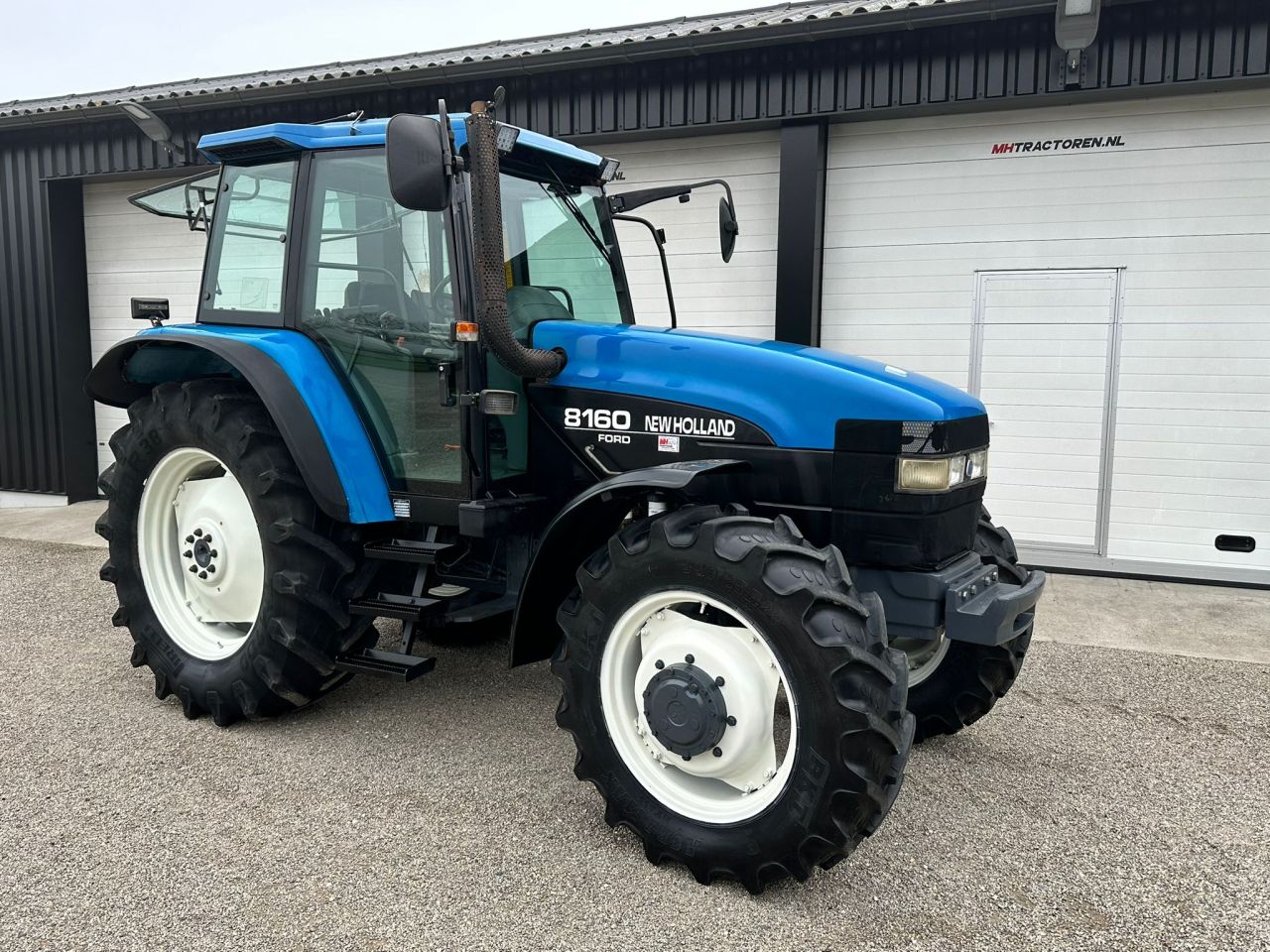 TE KOOP: zeer nette NEW HOLLAND 8160