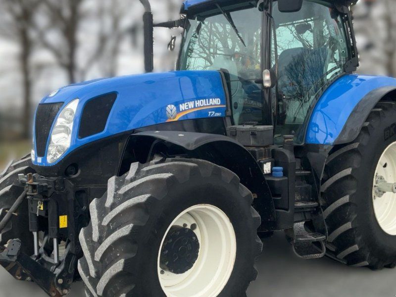 New Holland T7.250 Med frontlift. Pæn og velholdt