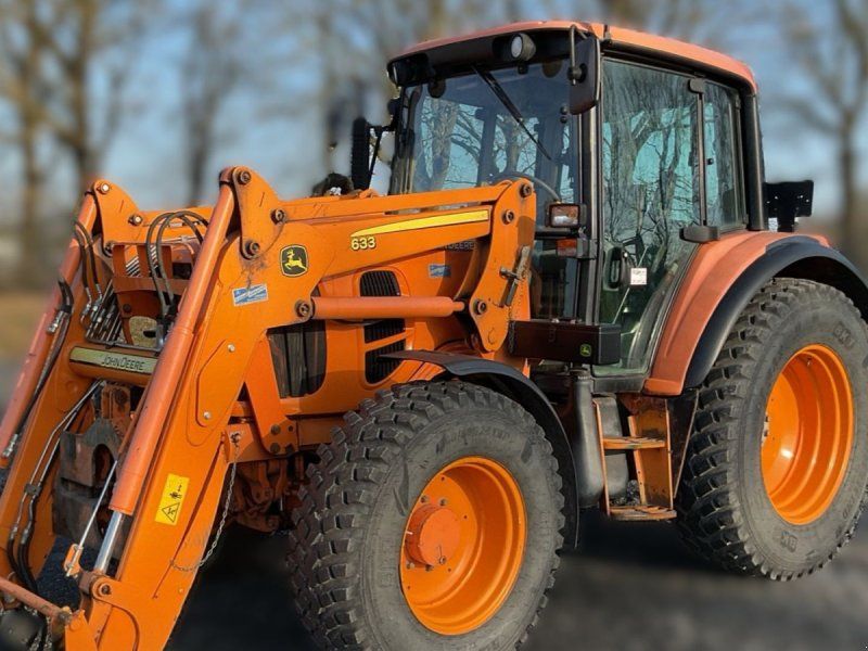 John Deere 6430 Med fuldhydraulisk frontlæsser og vej-transport hjulmonteri