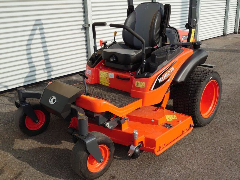 Kubota ZD1211R-60 Zero Turn