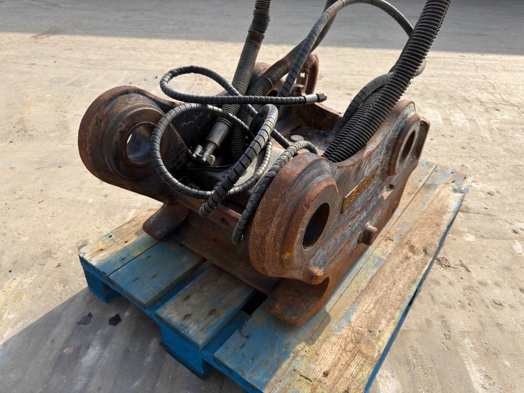 OilQuick OQ70/55 - 329D / 329E / 330F