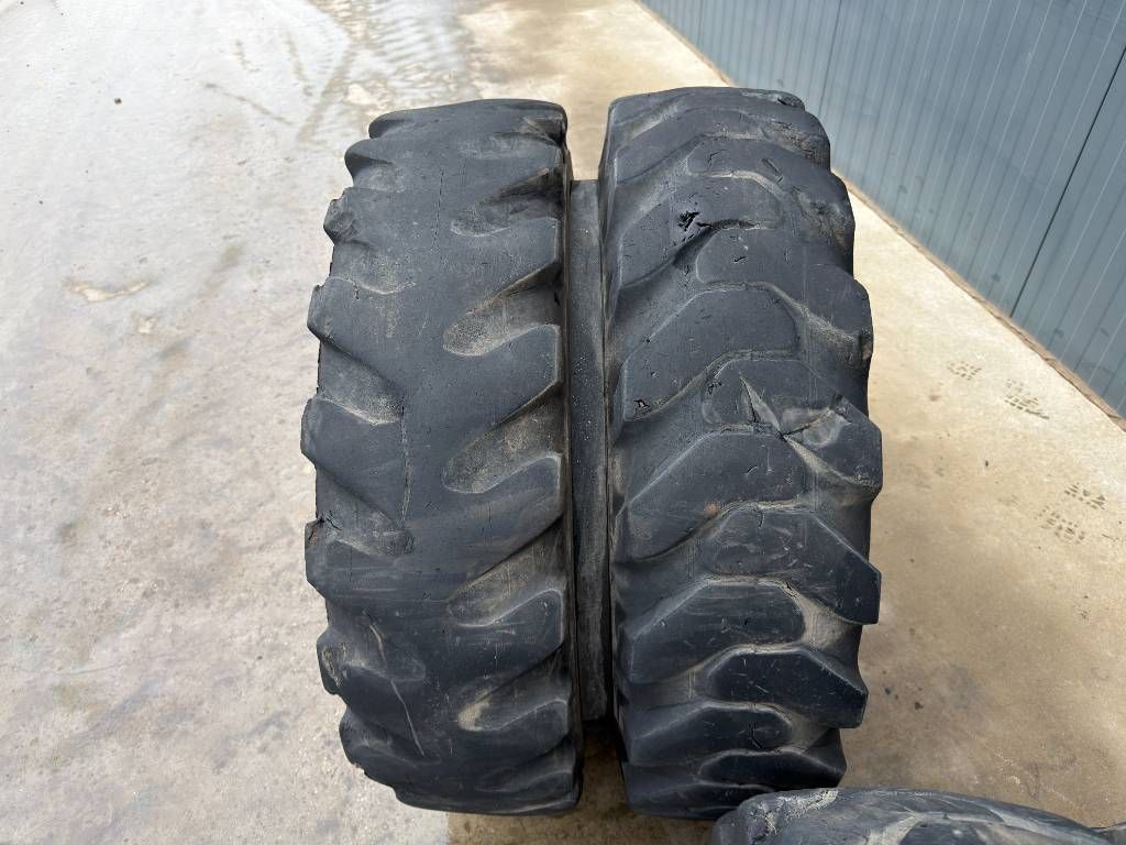 Bridgestone 1000 x 20 Set / 10.00 x 20: 4x2 Tyres