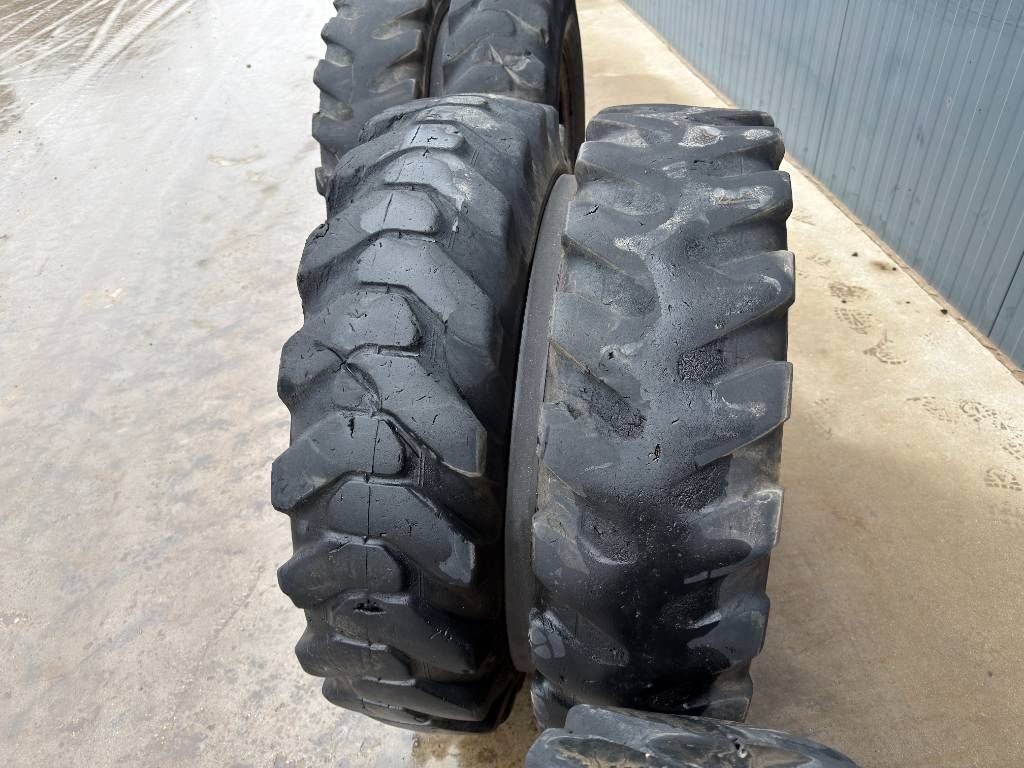 Bridgestone 1000 x 20 Set / 10.00 x 20: 4x2 Tyres