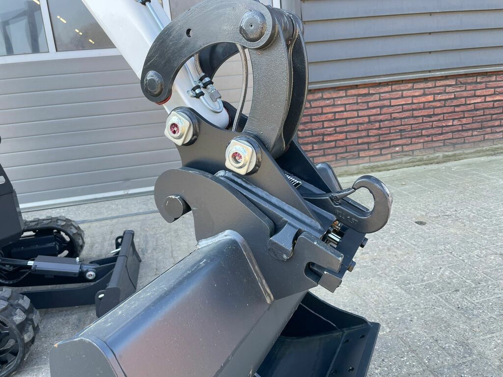 Bobcat E10 z minigraver NIEUW hydraulische wissel + 3 bakken