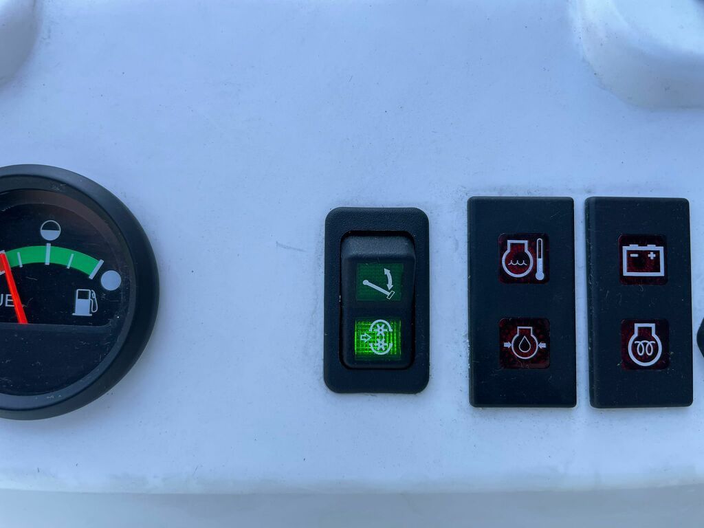 Bobcat E10 z minigraver NIEUW hydraulische wissel + 3 bakken