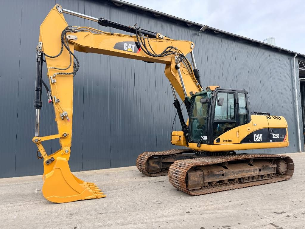 CAT 323DL VA