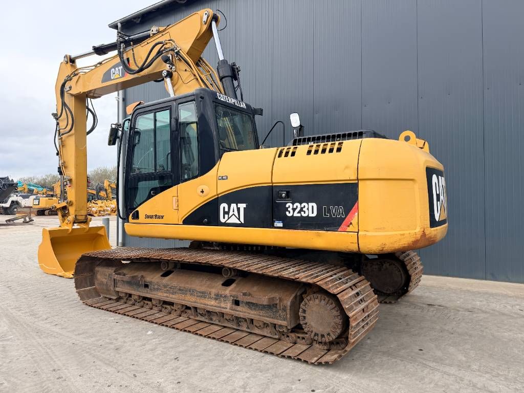 CAT 323DL VA