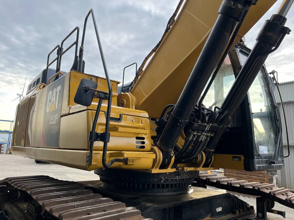 CAT 352FL ME