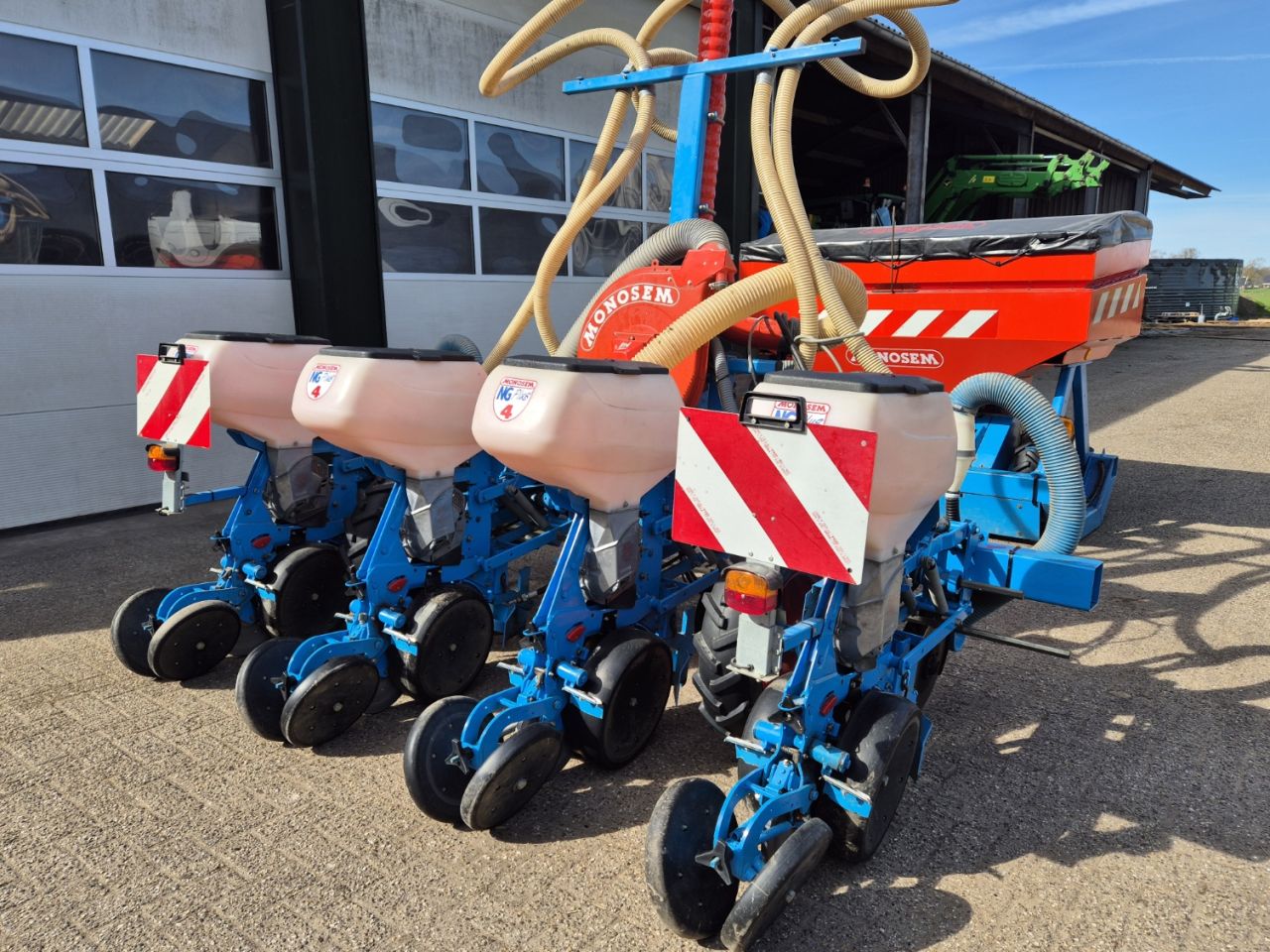 Monosem 4 rijige maiszaaier met fronttank set t.b.v. spitmachine
