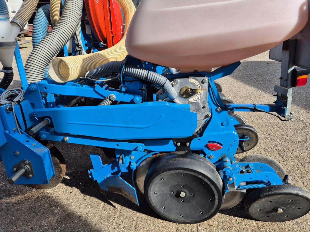 Monosem 4 rijige maiszaaier met fronttank set t.b.v. spitmachine