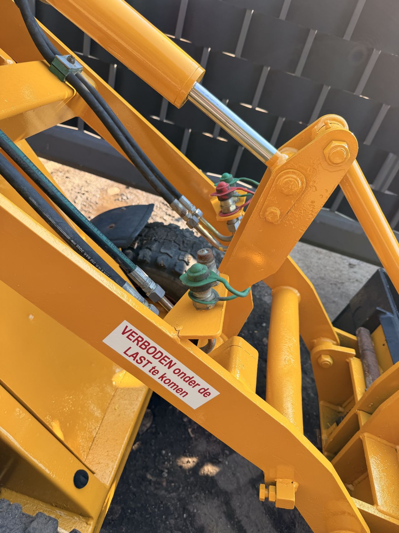 Knikmops 90 mini shovel avant giant multi one schaffer weidemann