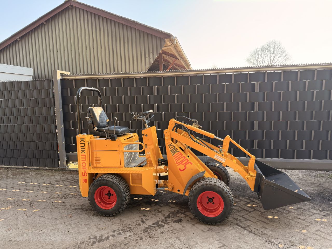 Knikmops 90 mini shovel avant giant multi one schaffer weidemann