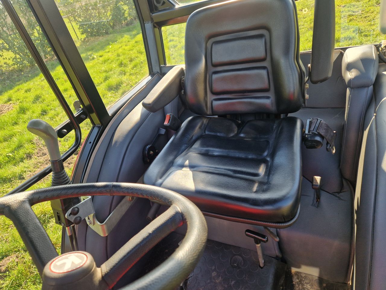 Minitrekker 4x 4 met voorlader trekker knegt 304 CG 2