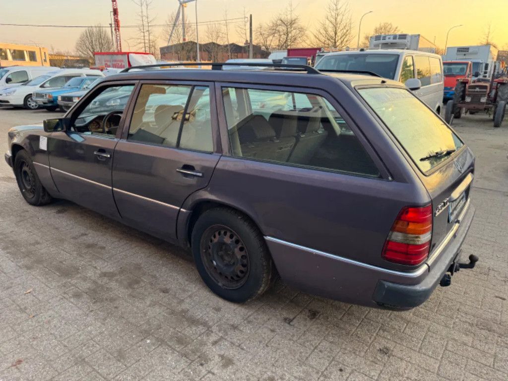 Mercedes-Benz 200-serie **W124-250TD**