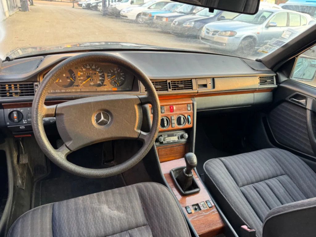 Mercedes-Benz 200-serie **W124-250TD**