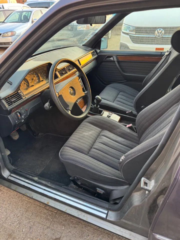 Mercedes-Benz 200-serie **W124-250TD**