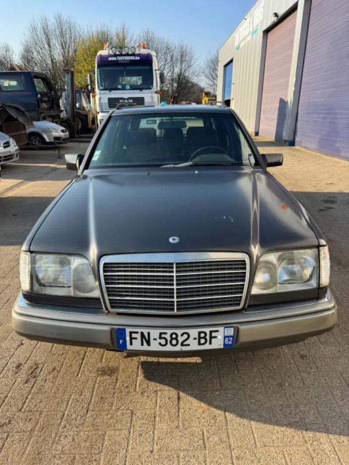 Mercedes-Benz 200-serie **W124-E250TD**