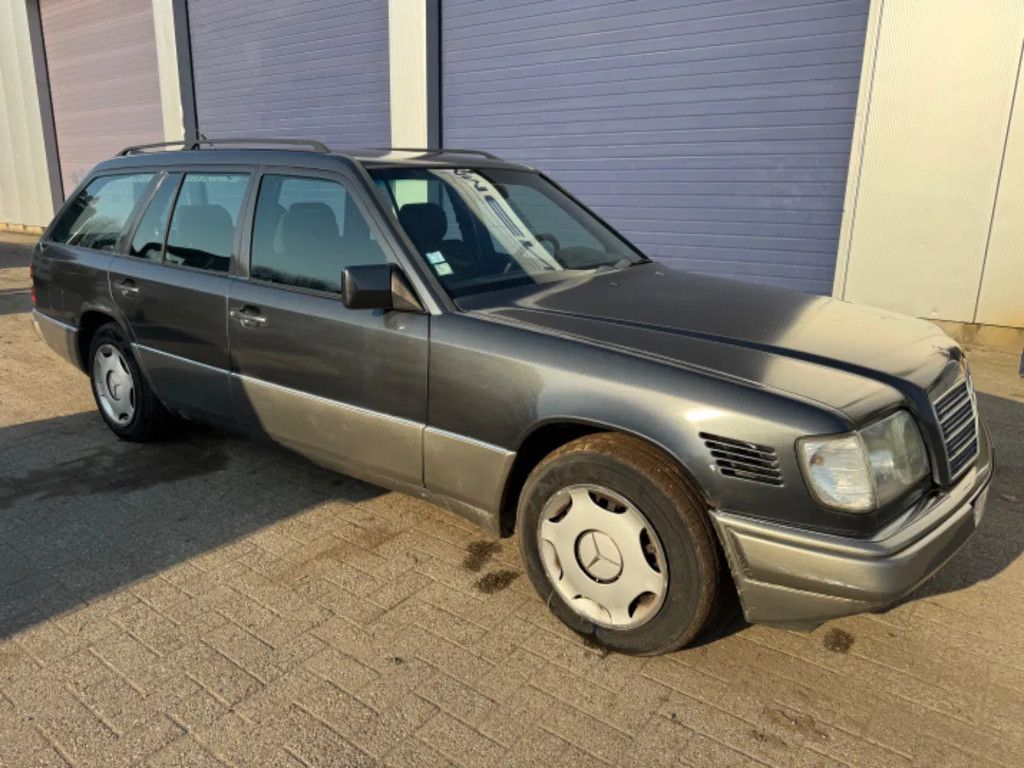 Mercedes-Benz 200-serie **W124-E250TD**