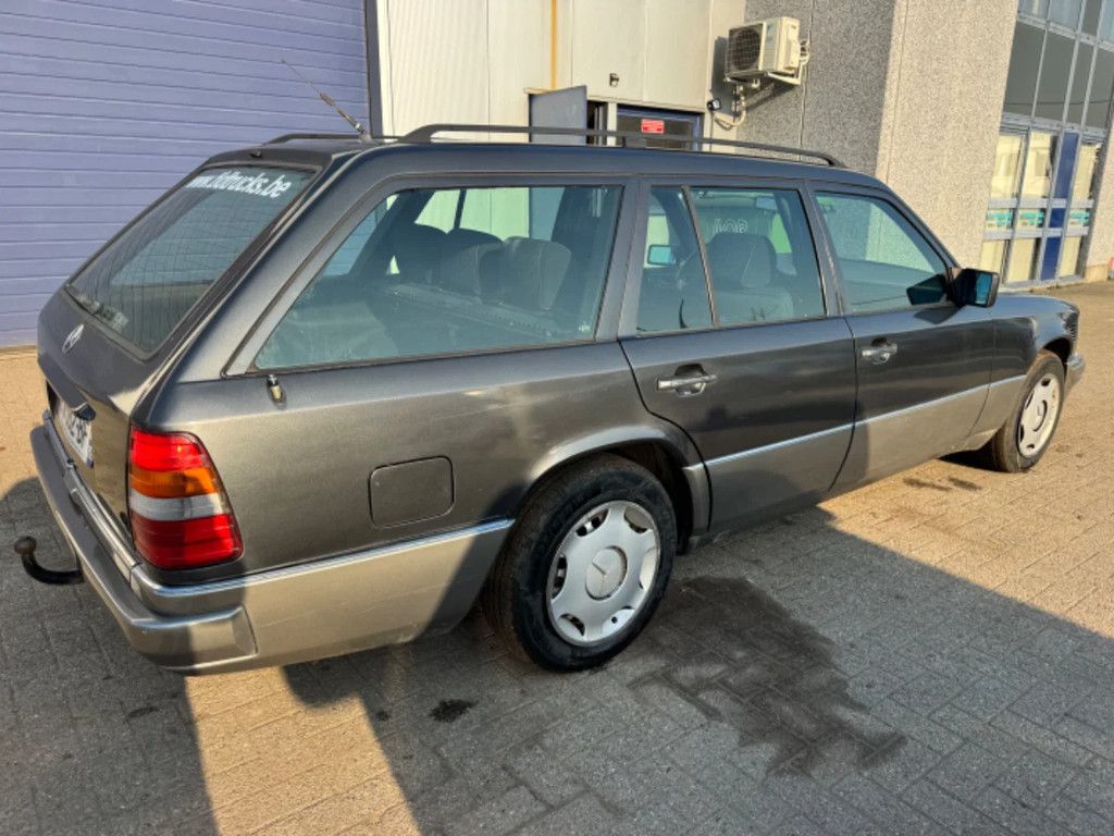 Mercedes-Benz 200-serie **W124-E250TD**