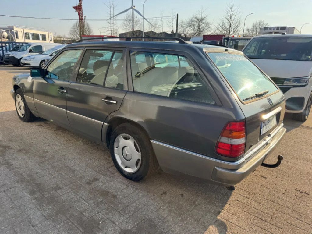 Mercedes-Benz 200-serie **W124-E250TD**