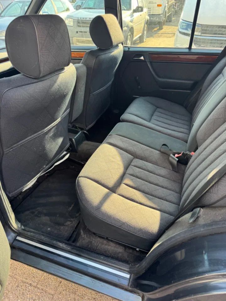 Mercedes-Benz 200-serie **W124-E250TD**