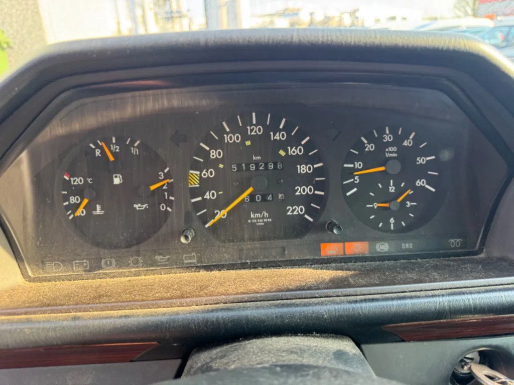 Mercedes-Benz 200-serie **W124-E250TD**