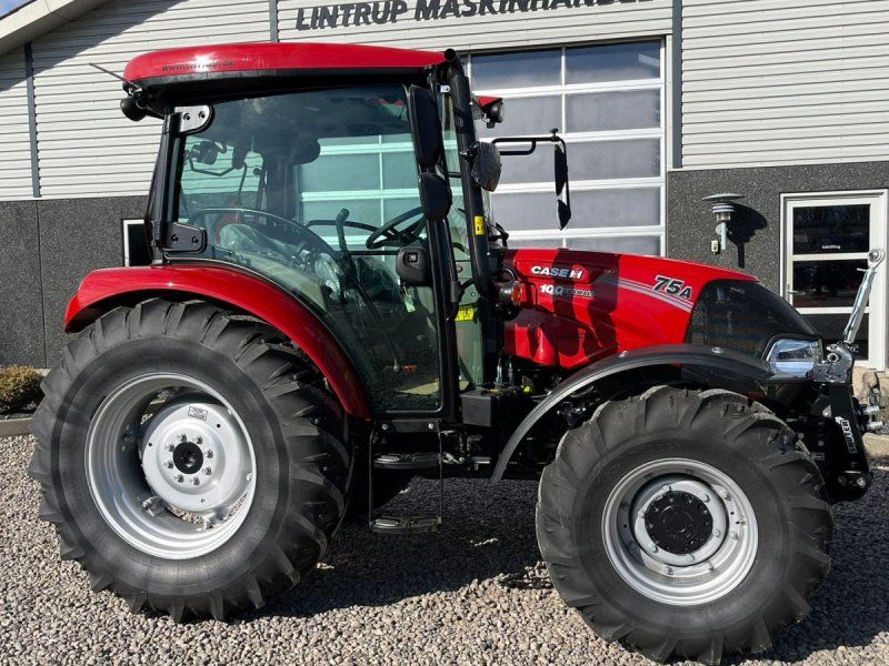 Case IH Farmall 75 A Med frontlift og vendegear og brede hjul.
