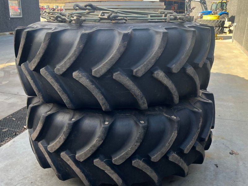 650/85R42 650/85R42 med ca 80% dæk og 12stk låse. Rigtigt fint s