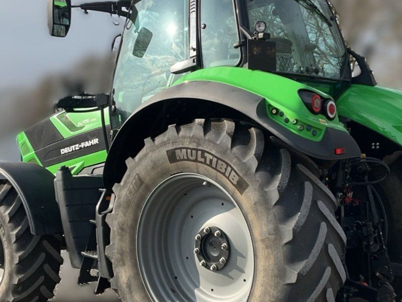 Deutz-Fahr Agrotron 6215 TTV TTVVario med frontlift, affejederet