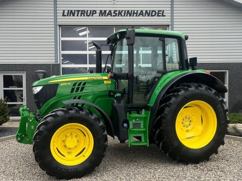 John Deere 6130M med Auto Quard gearkasse og med krybe gear. I for er der f