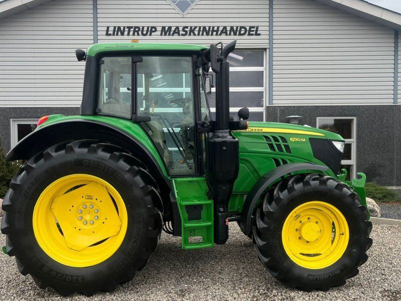 John Deere 6130M med Auto Quard gearkasse og med krybe gear. I for er der f