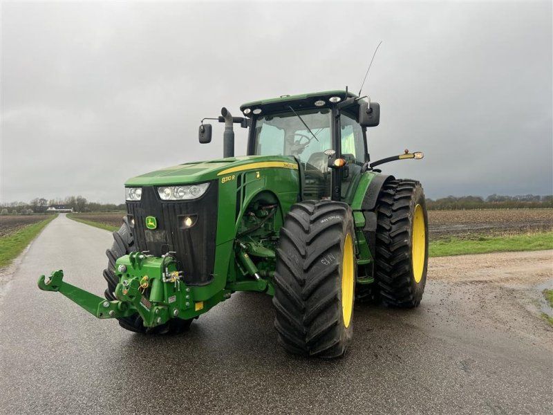 John Deere 8310R