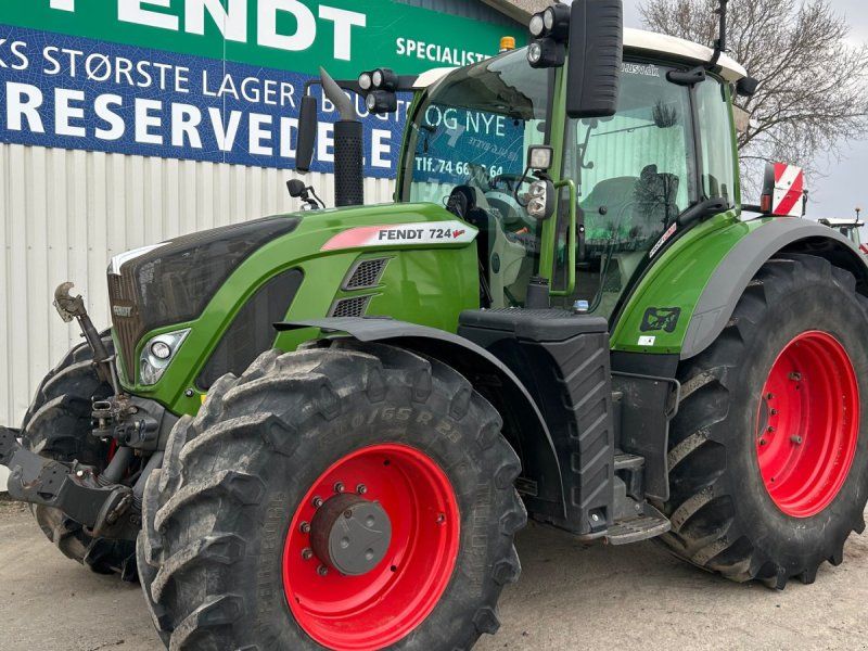 Fendt 724 Vario S4 Profi Plus