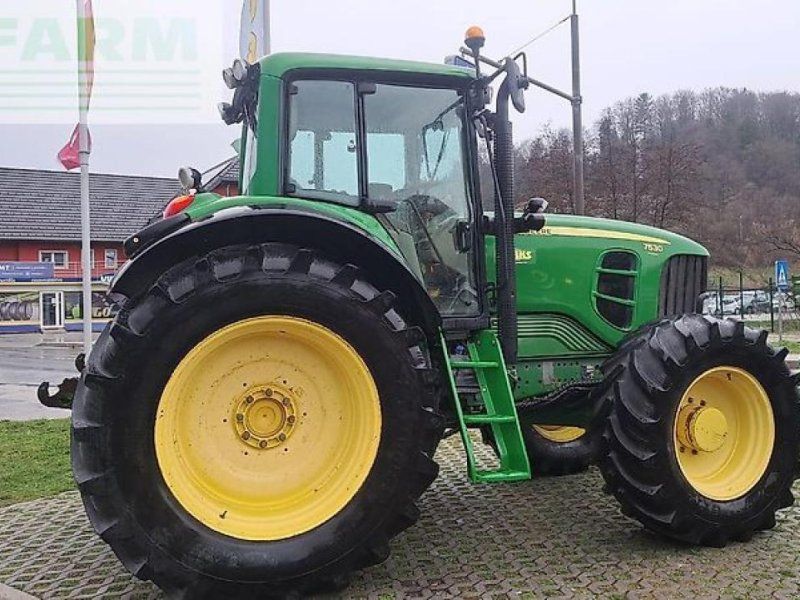 John Deere 7530