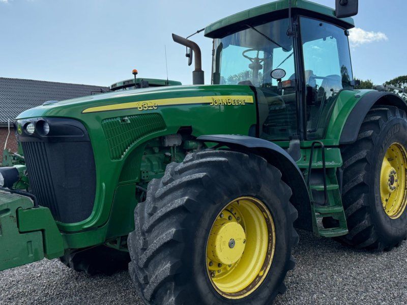 John Deere 8320