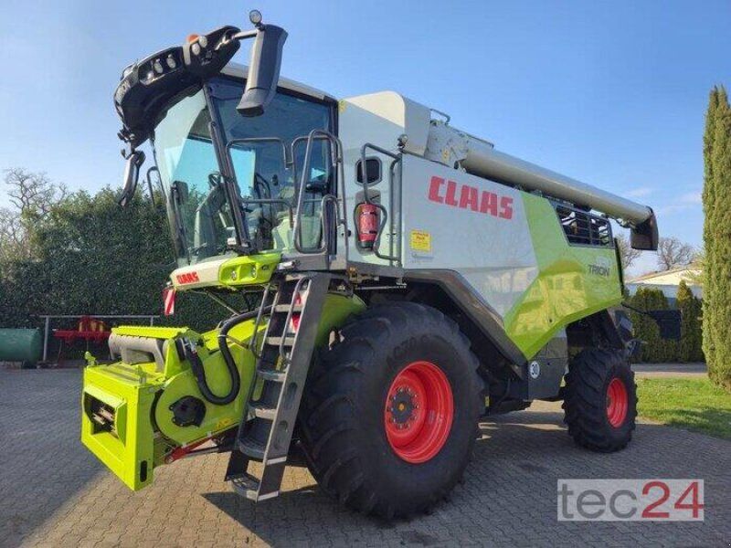 Claas Trion 530 mit Varioschneidwerk
