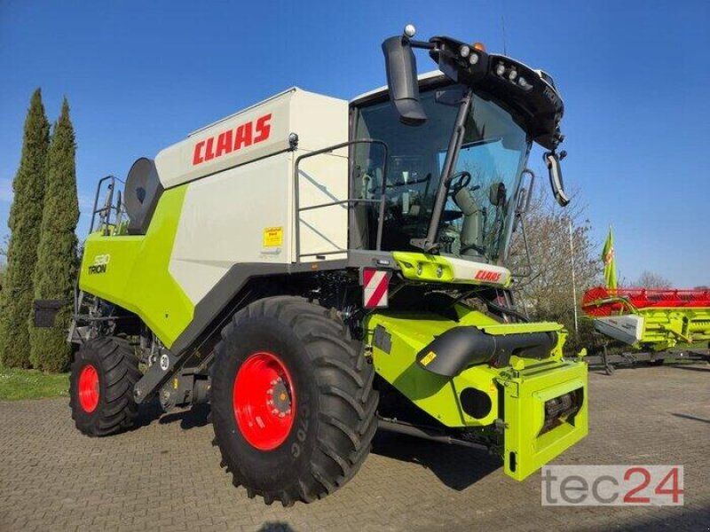 Claas Trion 530 mit Varioschneidwerk
