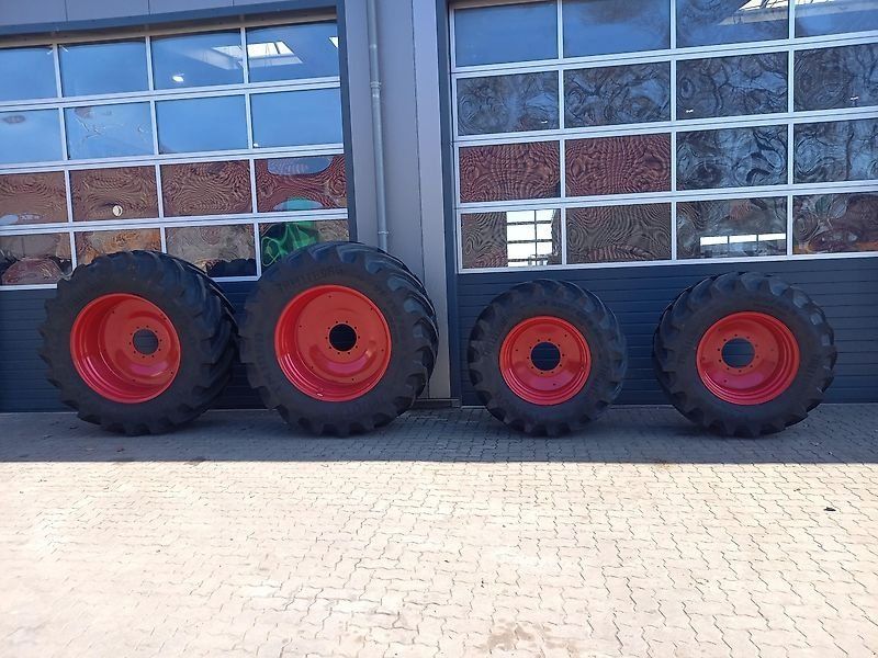 Trelleborg 710/60R42  und 600/60R30  Fendt