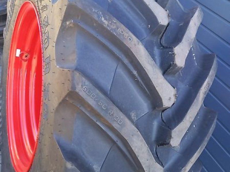 Trelleborg 710/60R42  und 600/60R30  Fendt
