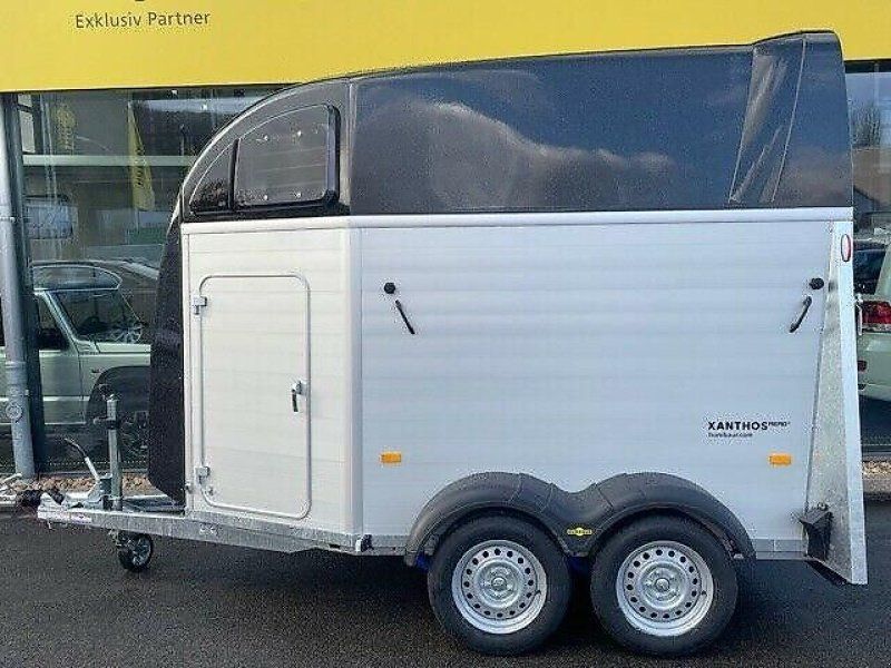 Humbaur XANTHOS mit AEROBUG ALUBODEN Sattelkammer Pferde