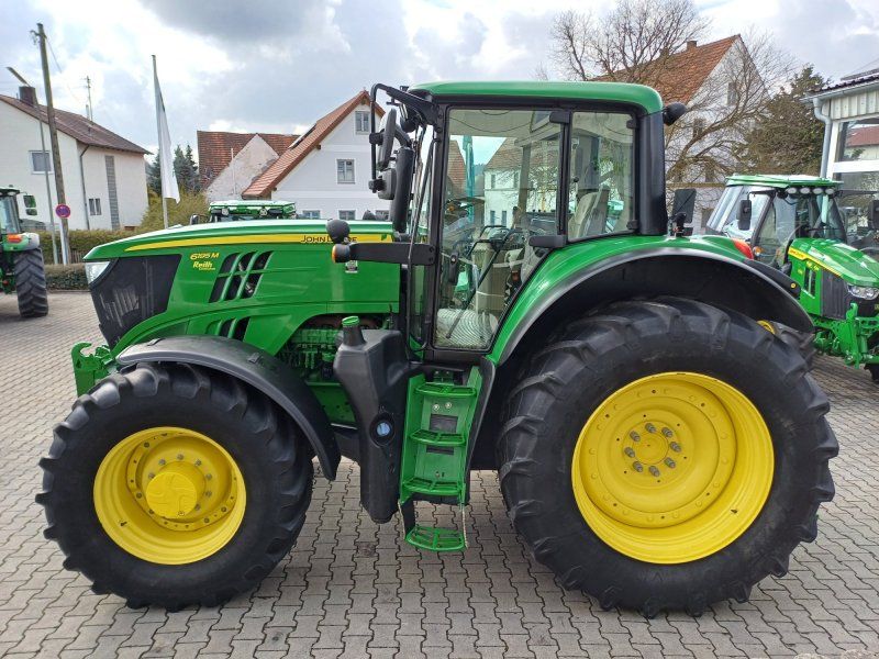 John Deere 6195M