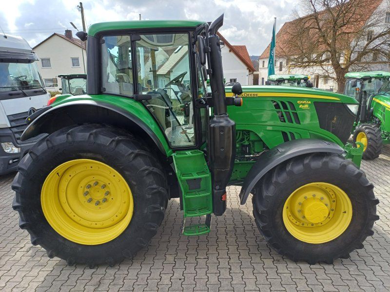 John Deere 6195M