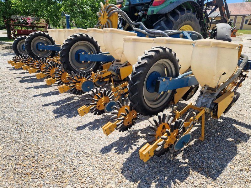 Kleine Rübensämaschien 12R hydraulisch klappba