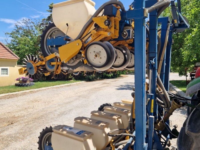 Kleine Rübensämaschien 12R hydraulisch klappba