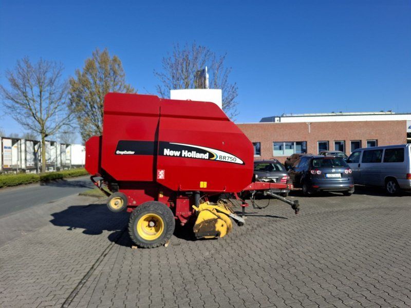 New Holland BR 750